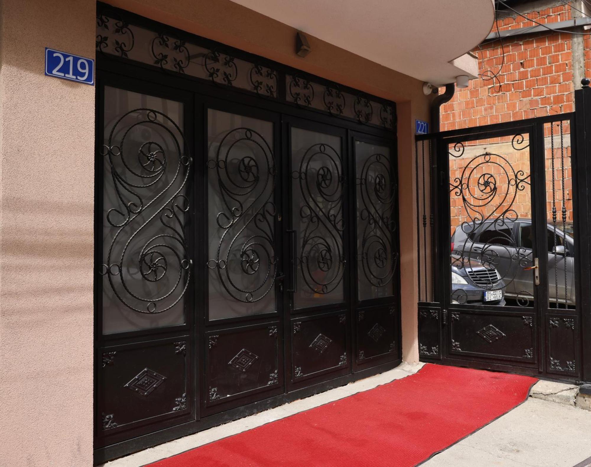 Oldtown Prishtina Apartments Pristina Exterior foto